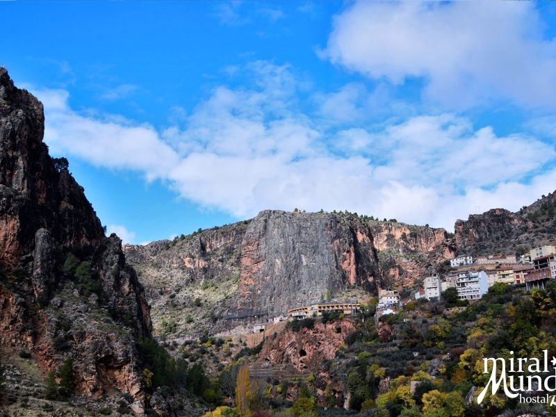 Ayna otono valle del rio Mundo Sierra del Segura Albacete Miralmundo