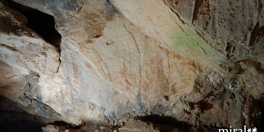 Cueva del Nino Visitas guiadas Ayna Sierra del Segura Arte ruprestre Miralmundo