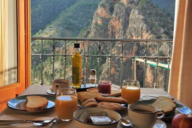 Miralmundo-desayuno-con-vistas-Hotel-Rural-Albacete