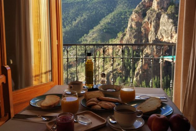 Miralmundo-desayuno-con-vistas-Hotel-Rural-Albacete