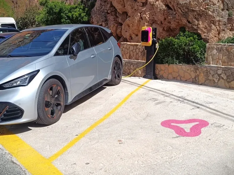 Cargador coche electrico ayna miralmundo