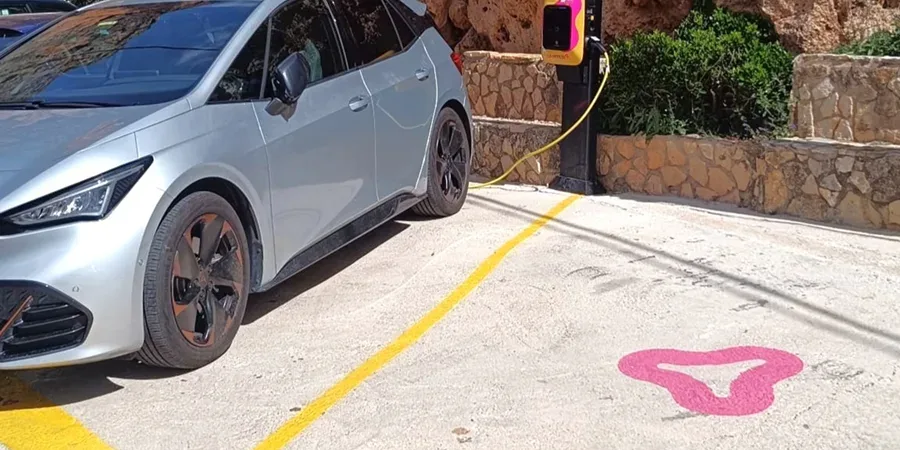 Cargador coche electrico ayna miralmundo