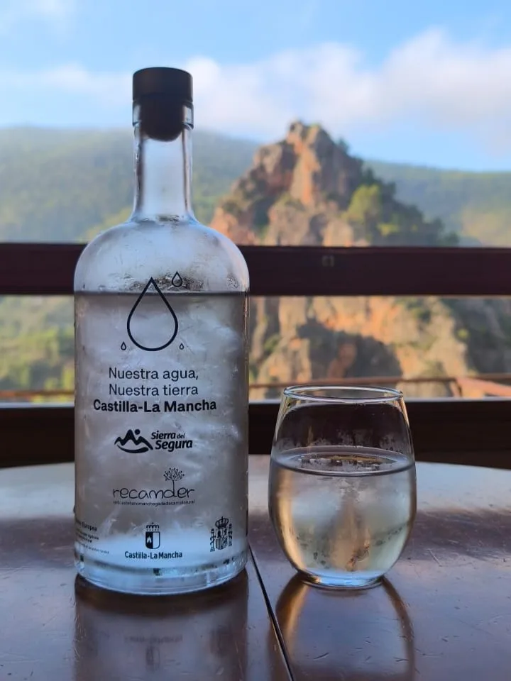 Turismo sostenible Ayna botellas () Turismo sostenible Ayna botellas ()