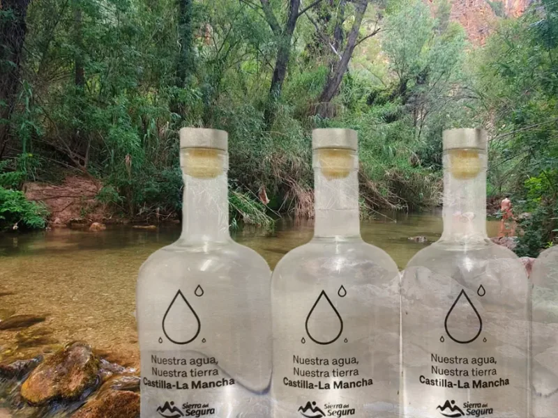 Turismo sostenible Ayna botellas rellenables